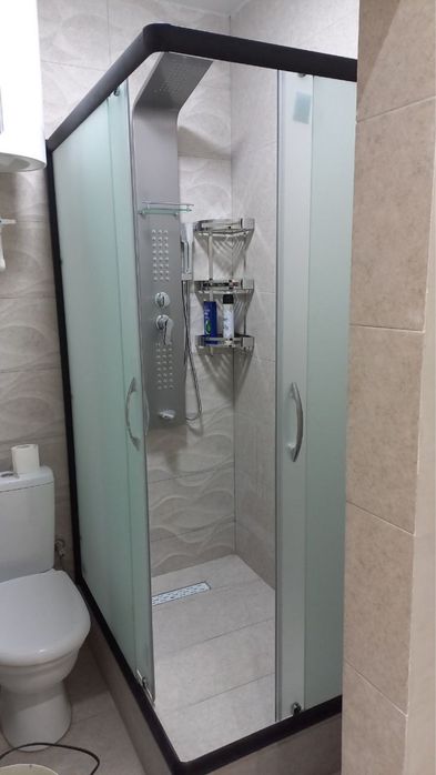 Душевые кабины из стекла