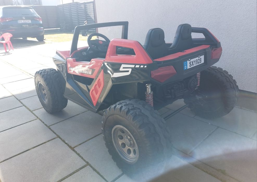 Masinuta electrica 3-8 ani   2 persoane 4x4