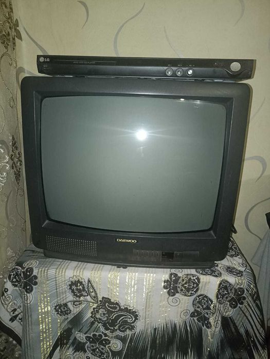 Телевизор с  DVD плеером