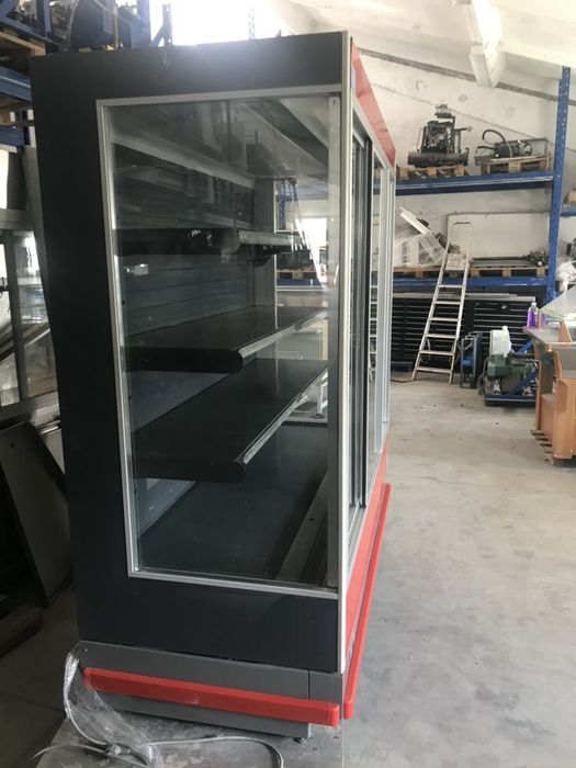 Хладилна витрина