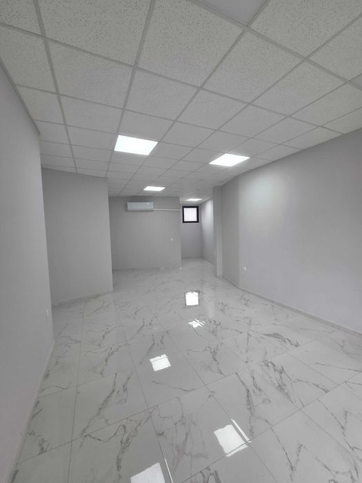 Дава се под наем Магазин в Разград, Освобождение - 51 кв.м за 418.71 € - Снимка #1