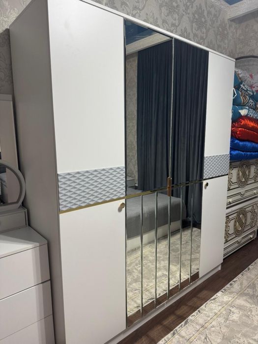 Шкаф / шифоньер, 4-х дверный