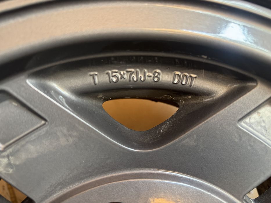 Продам зимние шины с дисками 31’ 265/70/R15