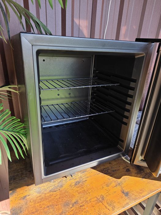 Frigider/ Racitor bauturi 45 l Metro Professional