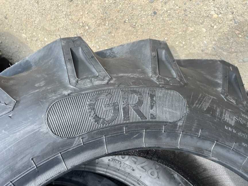 Anvelope noi 13.6-28 cu 8 pliuri pentru tractor spate marca GRI