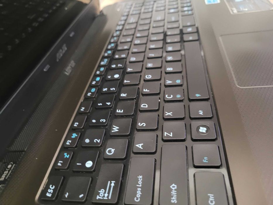 Vand laptop ASUS i5 / SSD 240GB / 6GB RAM / cu windows si office