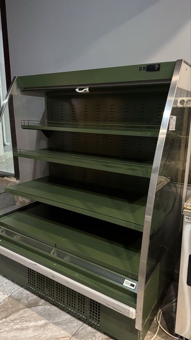 Продается витриный холодильник.