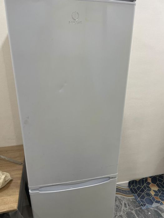 Холодильник indesit