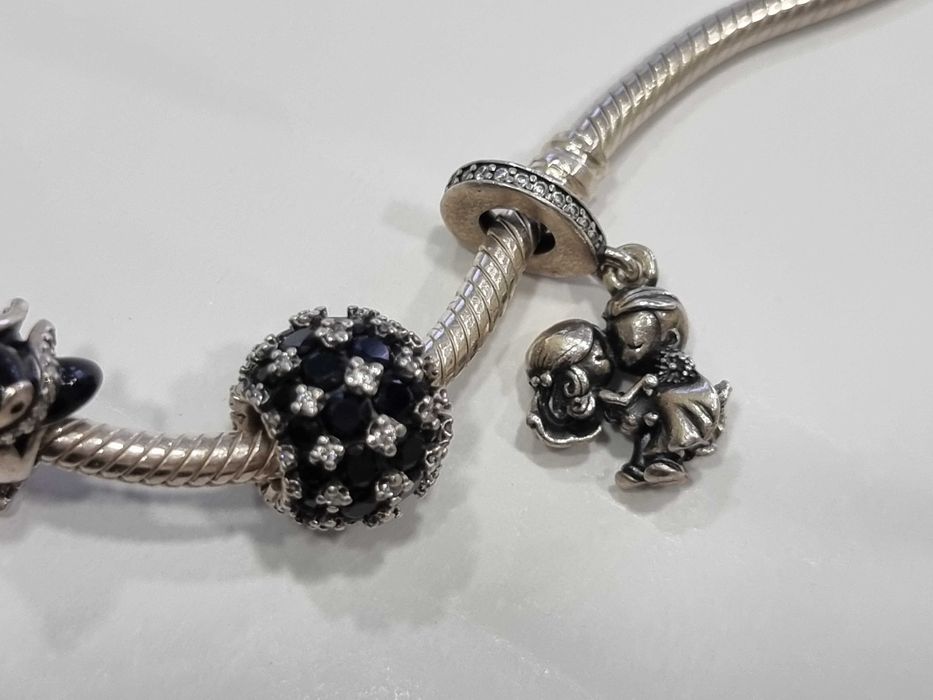 Дамска сребърна гривна Pandora с елементи