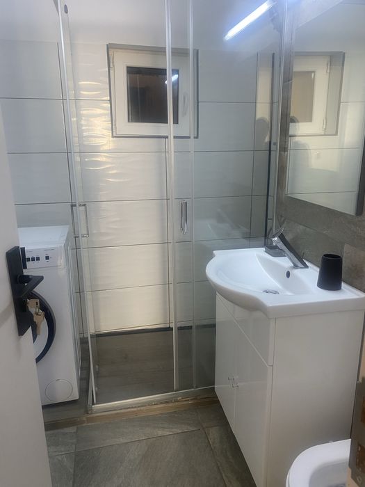 Inchiriez apartament