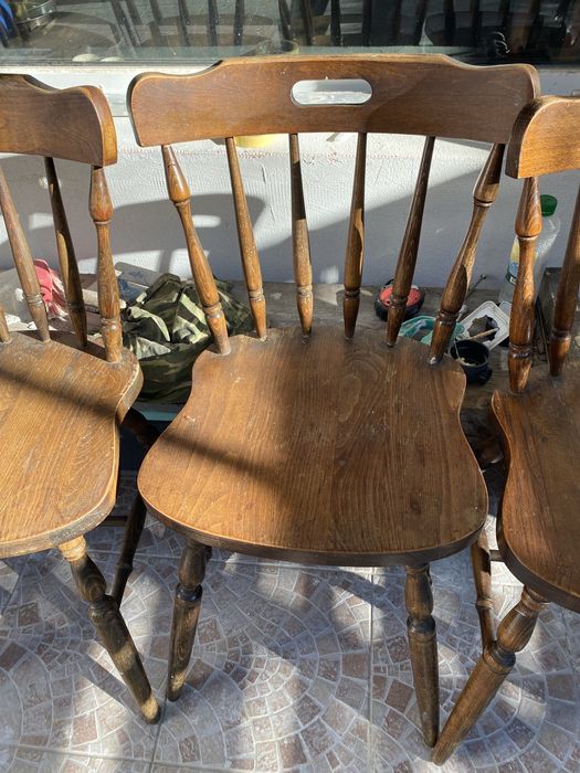 Четири дървени стола