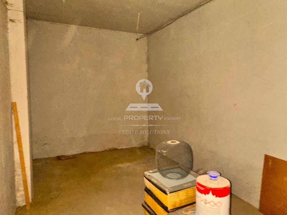 Склад в Благоевград, област-гр.Банско площ 22 цена 14000