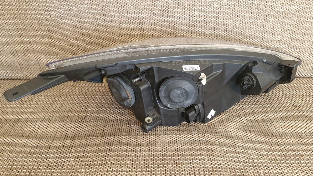 Far stanga Ford Fiesta 8 mk8