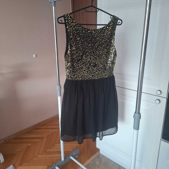 Продавам официални рокли  Носени по 1–2 пъти, много запазени.