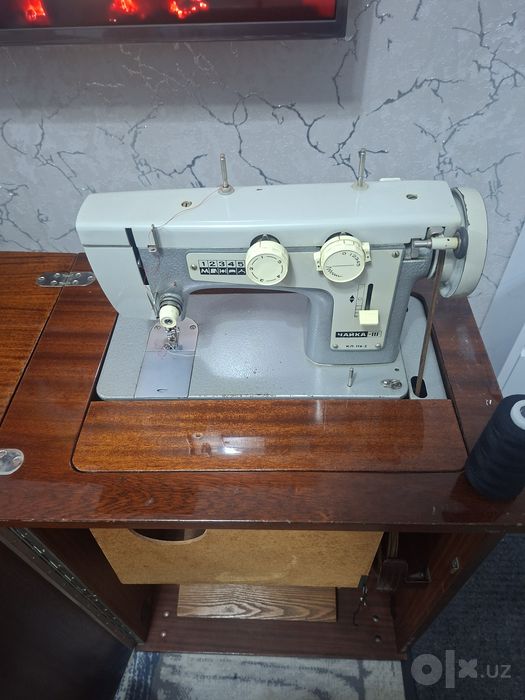 Швейная машина срочно продам