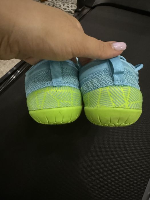 Продам тренировочные кроссовки nike