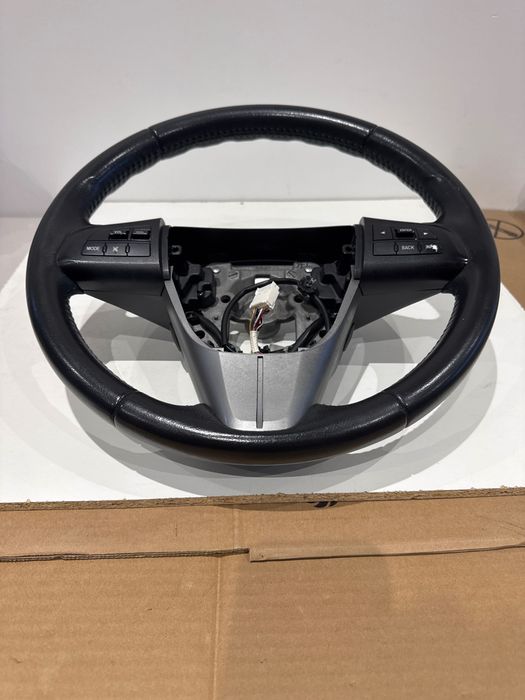 Mazda 3 кожен волан Мазда 3