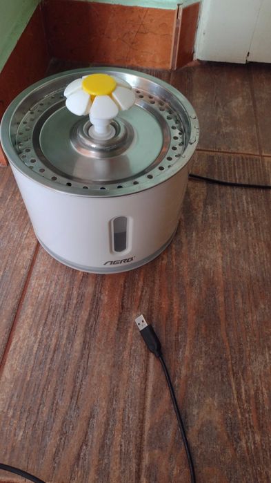 Fantana (adapatoare) pentru pisici