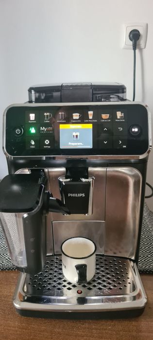 Expresor Philips Latte Go, model 5400, în stare impecabila