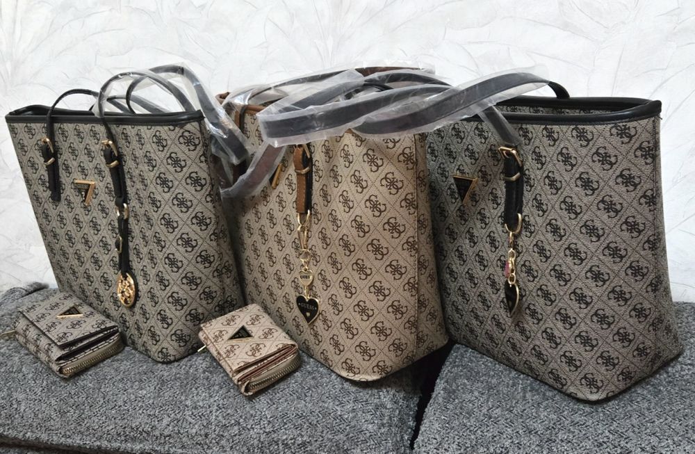 Клъч чанта  раници Guess Karl