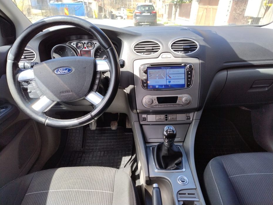 FORD Focus 2011 — imagine 5