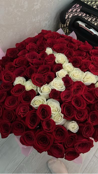 101 роза с коробкой