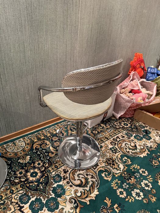 Стулья барные регулируються