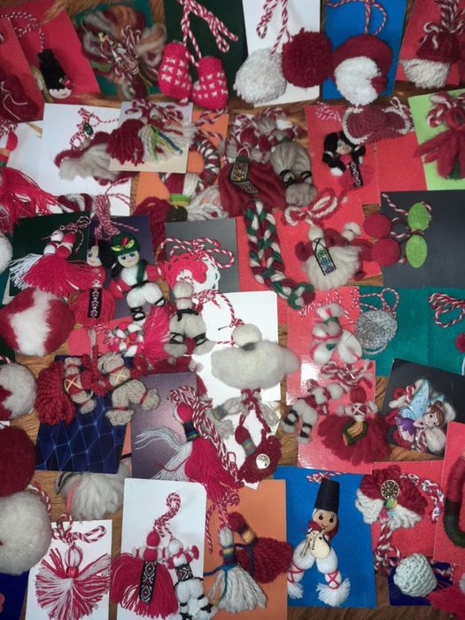 Продажба на мартеници различни модели