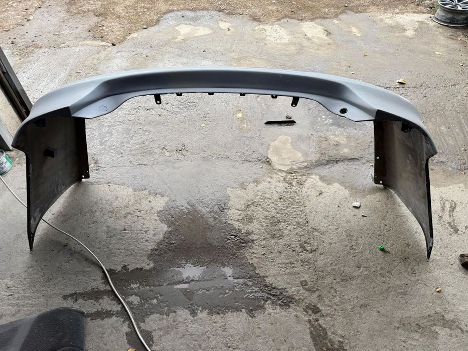 Задний бампер Тойота оригинал