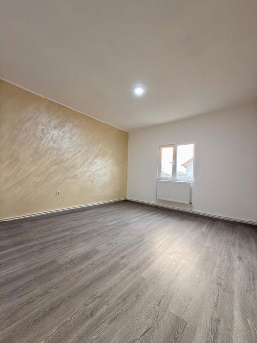 Casa de vanzare 3 camere , teren 300 mp consteuctie noua