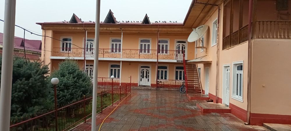 Ikki qavatli hovli uy