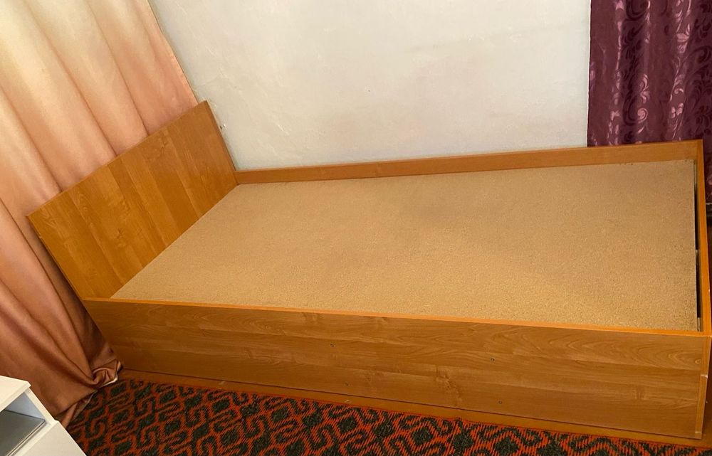 Кровать в спальню,