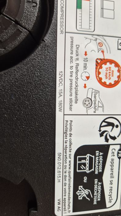 Компресор за гуми НОВ ОРИГИНАЛЕН  комплект с лепило за Фолксваген