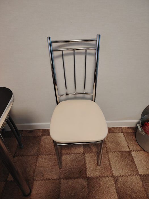 Продам стол со стульями