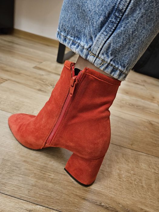Vând botine piele întoarsă 38, Next