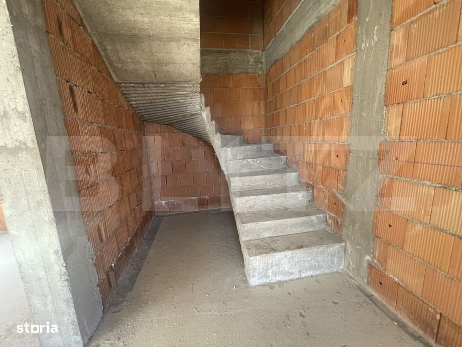 Apartament cu 3 camere, dispus pe doua niveluri, cu gradina