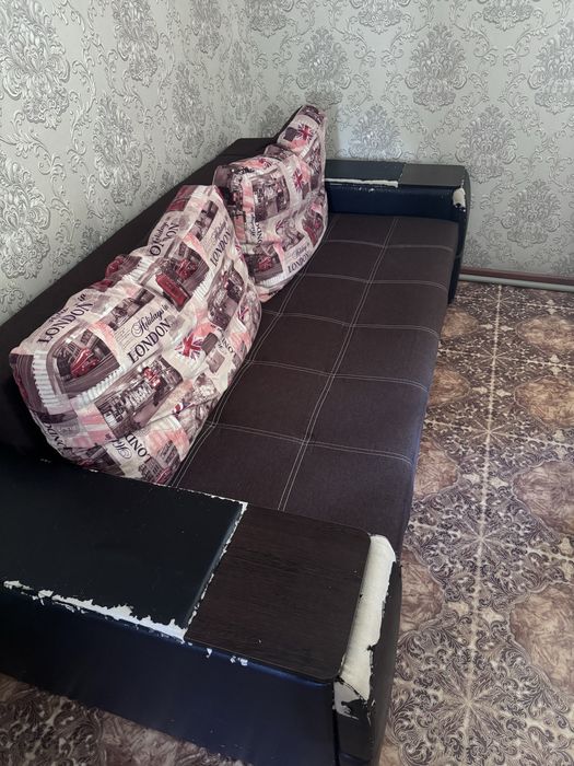 Продается диван раскладное с подушками