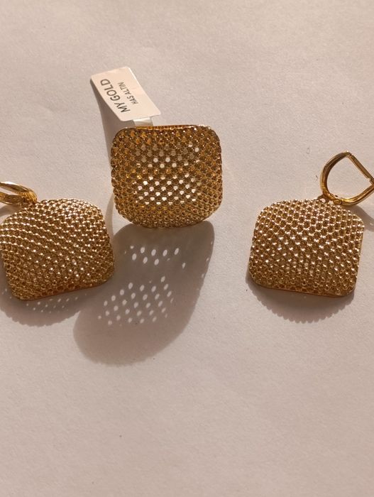 Золотая комплект кольцо и серьги,проба 585 вес  12,04 размер 19, 5