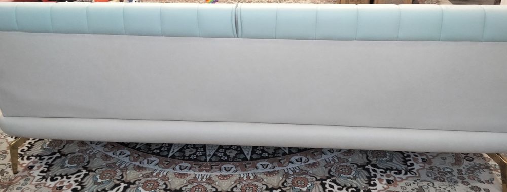 Продам диван, компактный, стильный.