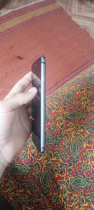 Продам Айфон 8+ !