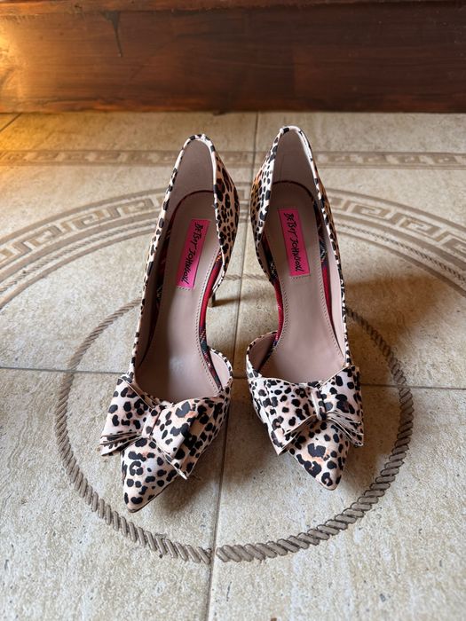 Обувки Betsey Johnson
