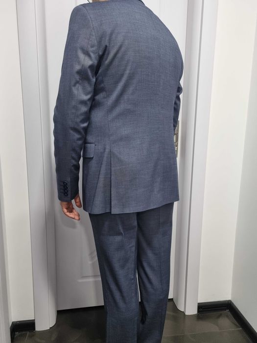 Официален мъжки костюм с елек