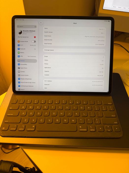 iPad Pro 12.9 inch 3rd generation cu tastatura Apple