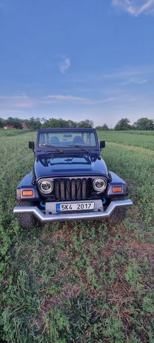 Jeep Wrangler decapotabil