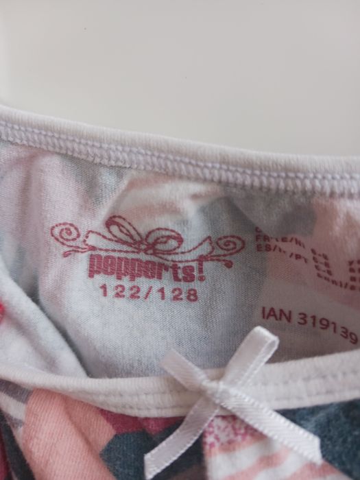 Подарявам детски дрешки.