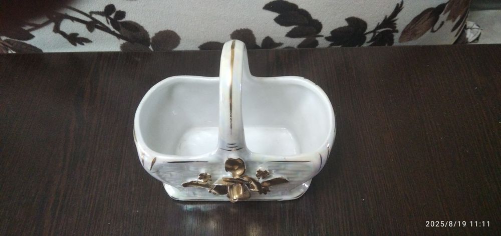 Фарфоровая корзиночка из Германии