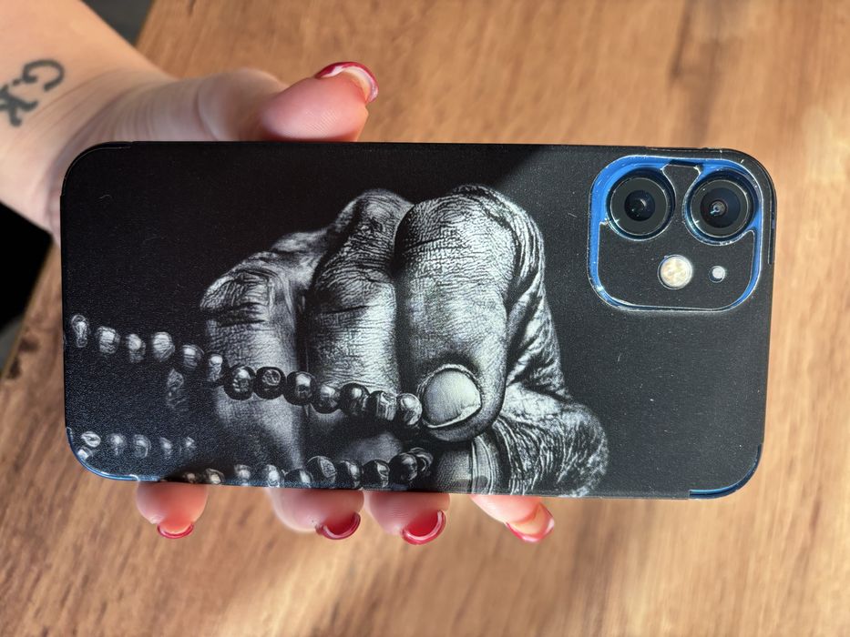 продам iPhone 12 mini