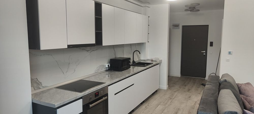 Ofer spre închiriere studio