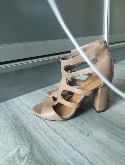 Продам зимние и осенние ботинки 38рр.