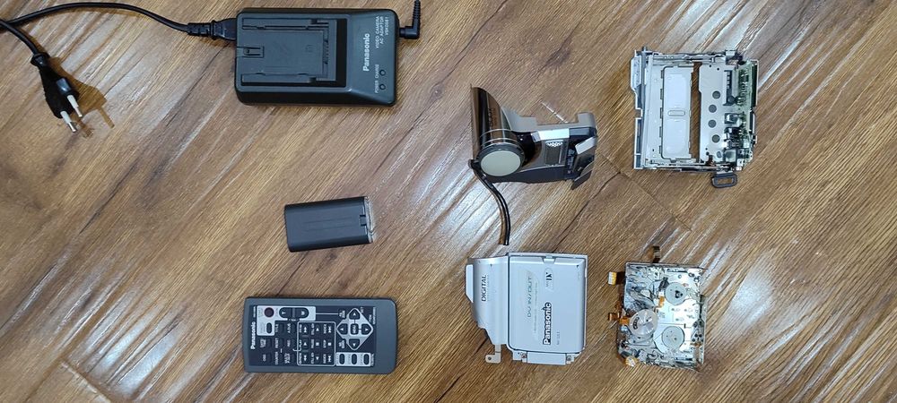 Видеокамера-Panasonic NV-GS3